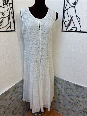 Vintage Phool white sleeveless floral lace midi dress. Size M.